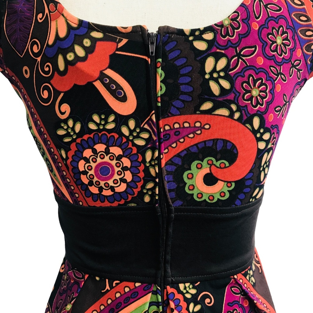 Ami Sanzuri Multi-color Paisley Print Dress - Picture 3 of 4